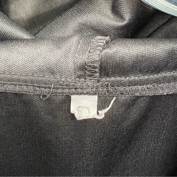 Fabletics Europa Pullover II Black Waterproof Large Windbreaker Raincoat *READ* - Picture 9 of 9